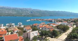 Luksuzan apartman sa vrtom i bazenom, južna strana!